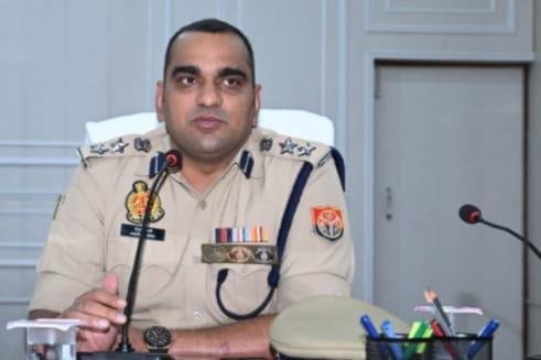 वरिष्ठ पुलिस अधीक्षक बरेली महोदय द्वारा (1)उ0नि0 रत्नेश कुमार, वर्तमान नियुक्ति थाना भुता, (2)उ०नि० सचिन चौधरी,वर्तमान नियुक्ति थाना नवाबगंज एवं (3)मुख्य आरक्षी प्रवीण कुमार, वर्तमान नियुक्ति थाना सीबीगंज, बरेली के विरुद्ध गंभीर आरोप संज्ञान में आने पर निलम्बित कर विभागीय जांच की गई आसन्न
