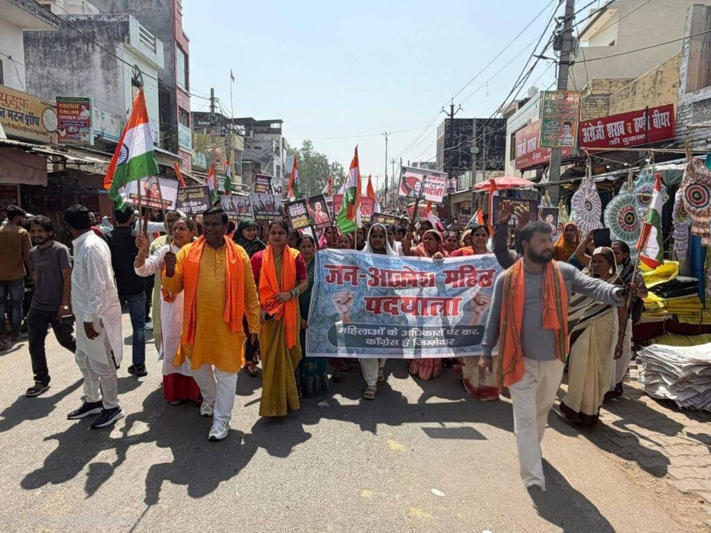 भाजपा पदाधिकारीयों ने कस्बे में निकली जन आक्रोश महिला पदयात्रा