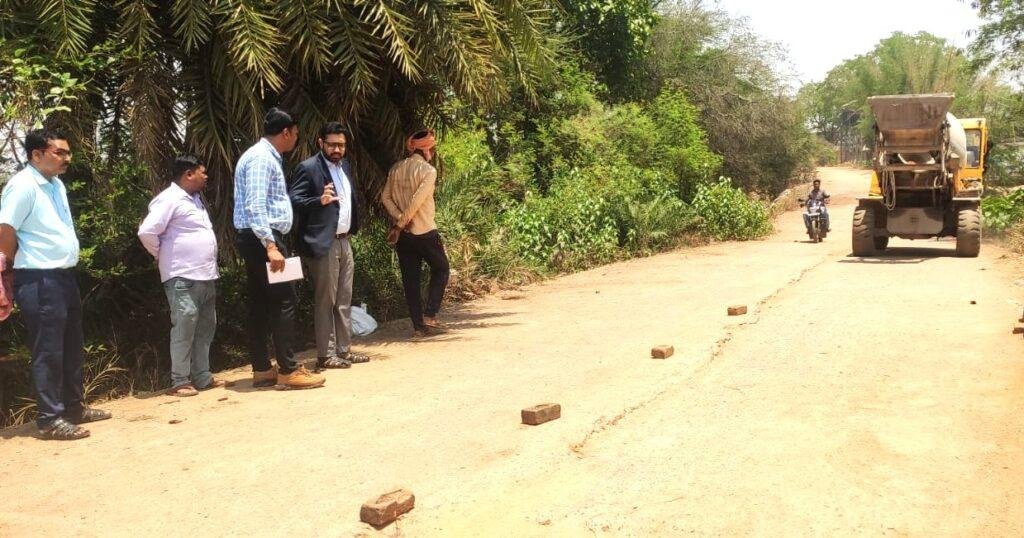 जनभागीदारी से नेशनल हाईवे से स्कूल तक पक्की सड़क निर्माण कार्य प्रारम्भ