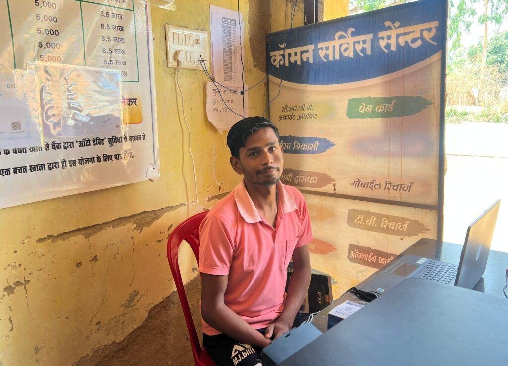 बस्तर के दुर्गम अंचलों में डिजिटल क्रांति का नया सवेरा-संतोष कुमार ने बदली कोलेंग इलाके की सूरत