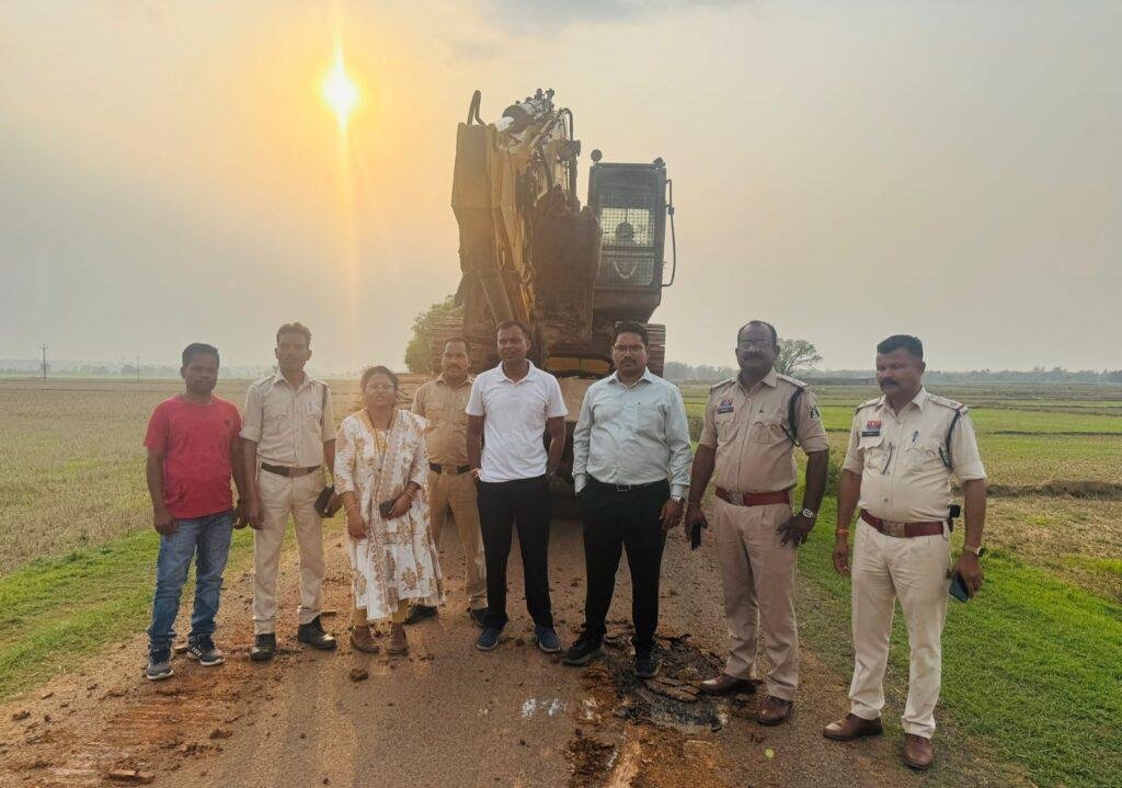 अवैध रेत उत्खनन पर कार्रवाई, जप्त पोकलेन मशीन को रखा गया पुलिस अभिरक्षा में