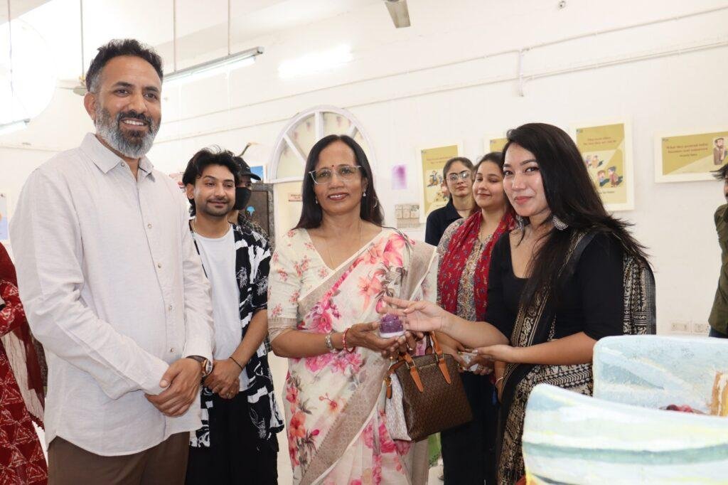 कला समाज को दिशा देने का सशक्त माध्यमः डॉ. सुनीता सिरोहा