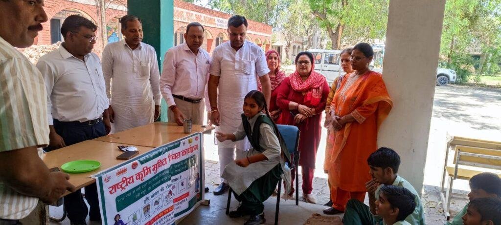 बच्चो के पेट की आंतों में पनपने वाले स्वास्थ्य के लिए हानिकारक कीड़ों को खत्म करती है कृमि मुक्त दवा : विश्राम कुमार मीणा
