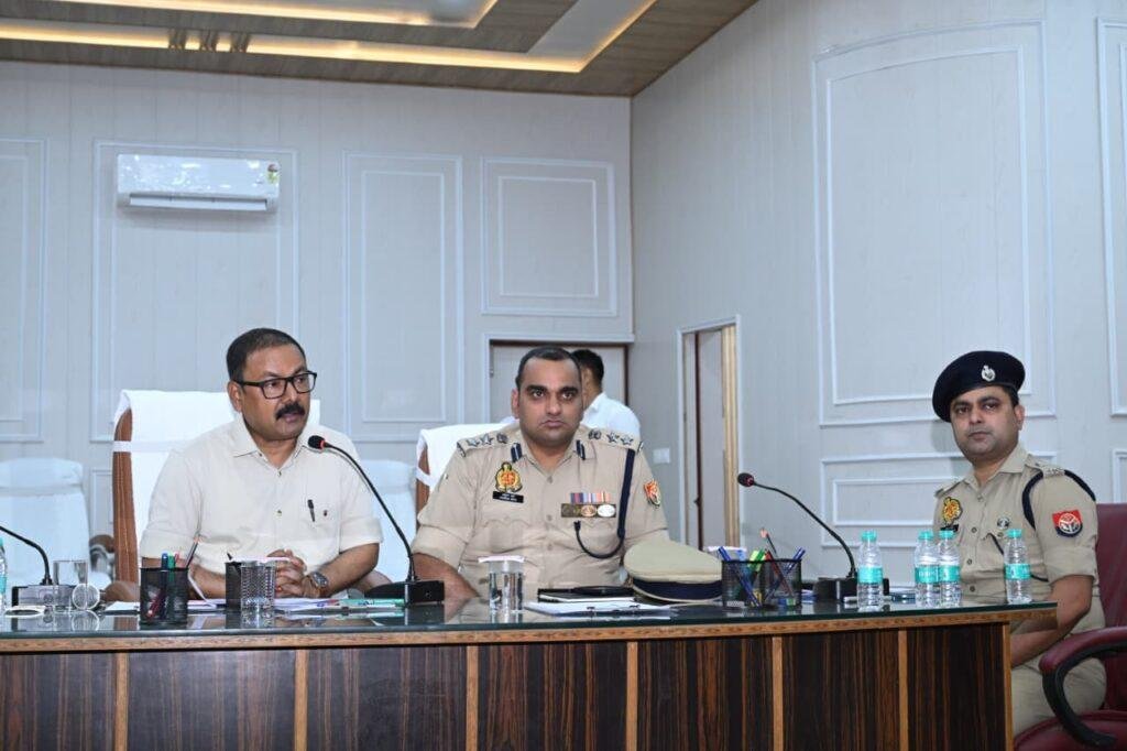 जिलाधिकारी बरेली व वरिष्ठ पुलिस अधीक्षक, बरेली द्वारा आगामी होमगार्ड भर्ती परीक्षा के दृष्टिगत रविन्द्रालय, रिजर्व पुलिस लाइन्स, बरेली में किया गया गोष्ठी का आयोजन