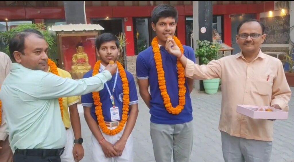 प्रतिभा निकेतन इंटर कॉलेज एटलस टैंक आजमगढ़ से हाई स्कूल की परीक्षा में अभय कुमार (541/600)90.16% पाकर प्रथम