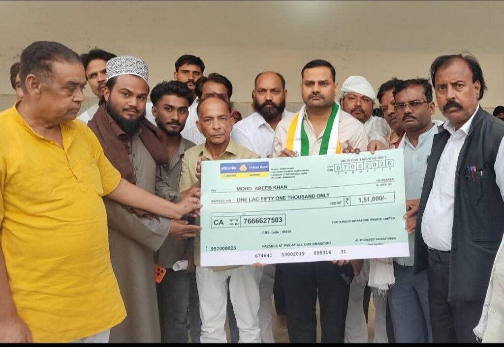 16 मई को होने वाले उर्स मुशायरा व कव्वाली मे एडवांस एक लाख इक्यावन् हजार का चेक प्रबंधक रईस अहमद उर्फ़ रईस बेस्टो को दिया