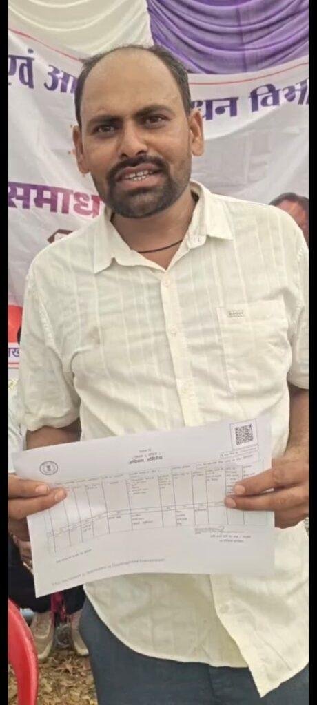 समाधान शिविर में चंद मिनटों में बना लर्निंग लाइसेंस तो खिल उठा युवा अखिलेश का मन