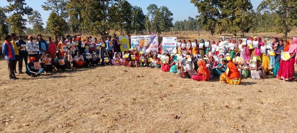 गांव.गांव में जागरूकता और सहभागिता का संदेश लेकर पहुँचा रोजगार सह आवास दिवस क्यूआर कोड से मिली योजनाओं की जानकारीए जल संरक्षण और आजीविका संवर्धन पर ग्रामीणों ने लिया संकल्प