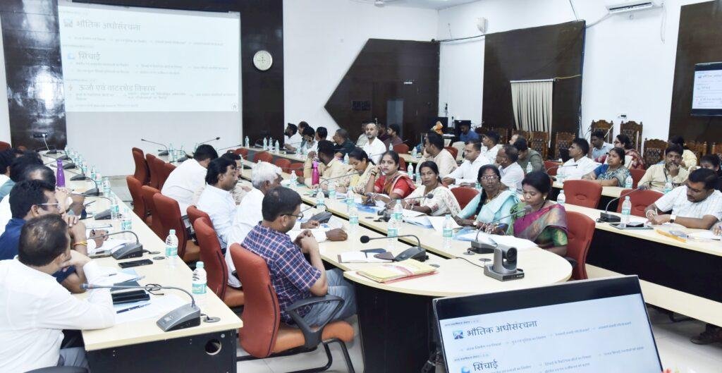 जिला खनिज संस्थान न्यास निधि शासी परिषद की समीक्षा बैठक आयोजित