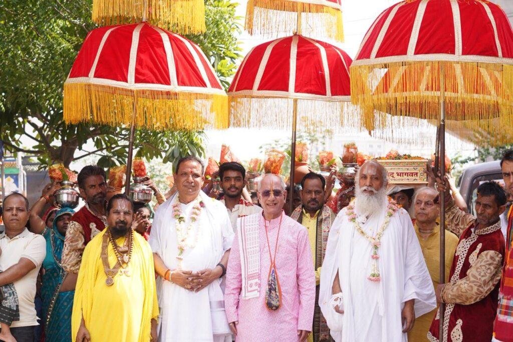 गणेश सिटी सोसायटी में भव्य शोभायात्रा के साथ प्रारम्भ हुई सप्त दिवसीय श्रीमद्भागवत कथा