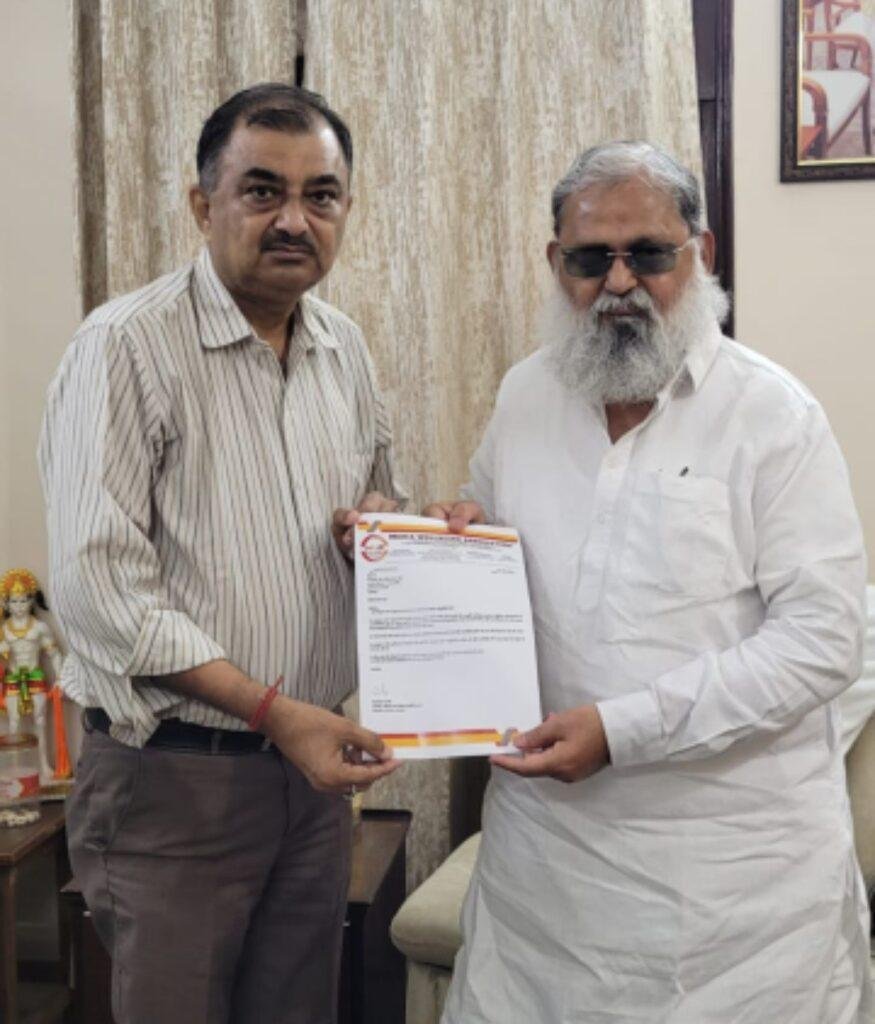 पत्रकार हितों के लिए आगे आई एमडब्ल्यूबी, परिवहन मंत्री अनिल विज को सौंपा मांगपत्र