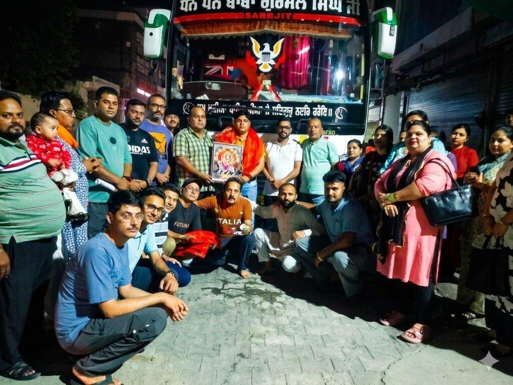 150वीं बस यात्रा दो दिवसीय धार्मिक स्थलों के दर्शन हेतु हुई रवाना:रवी भारद्वाज