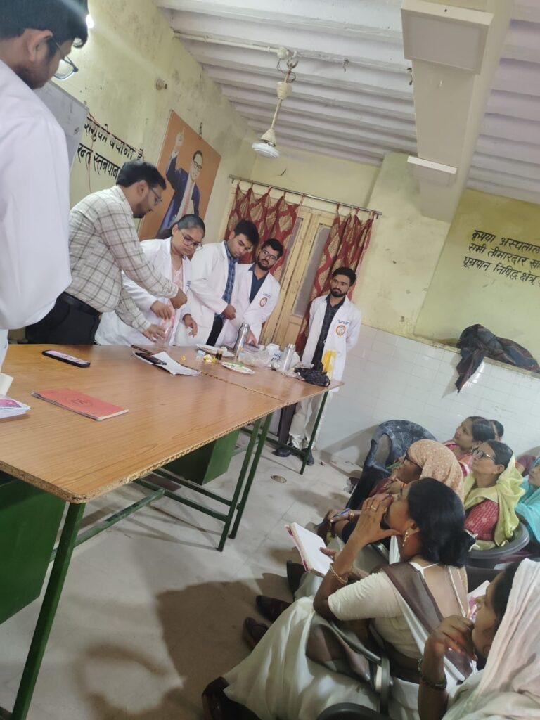 विश्व खाद्य सुरक्षा दिवस 2026 के अवसर पर एम्स रायबरेली के डॉक्टरों द्वारा आशा कार्यकर्ताओं को खाद्य अपमिश्रण की पहचान हेतु प्रशिक्षण प्रदान किया गया