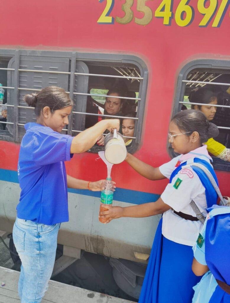 पूर्वोत्तर रेलवे भारत स्काउट्स एण्ड गाइड्स, जिला संघ इज्जत नगर द्वारा इज्जत नगर एवं कासगंज रेलवे स्टेशनों पर नि: शुल्क शीतल ल सेवा एवं शर्बत वितरण कार्यक्रम किया गया आयोजित