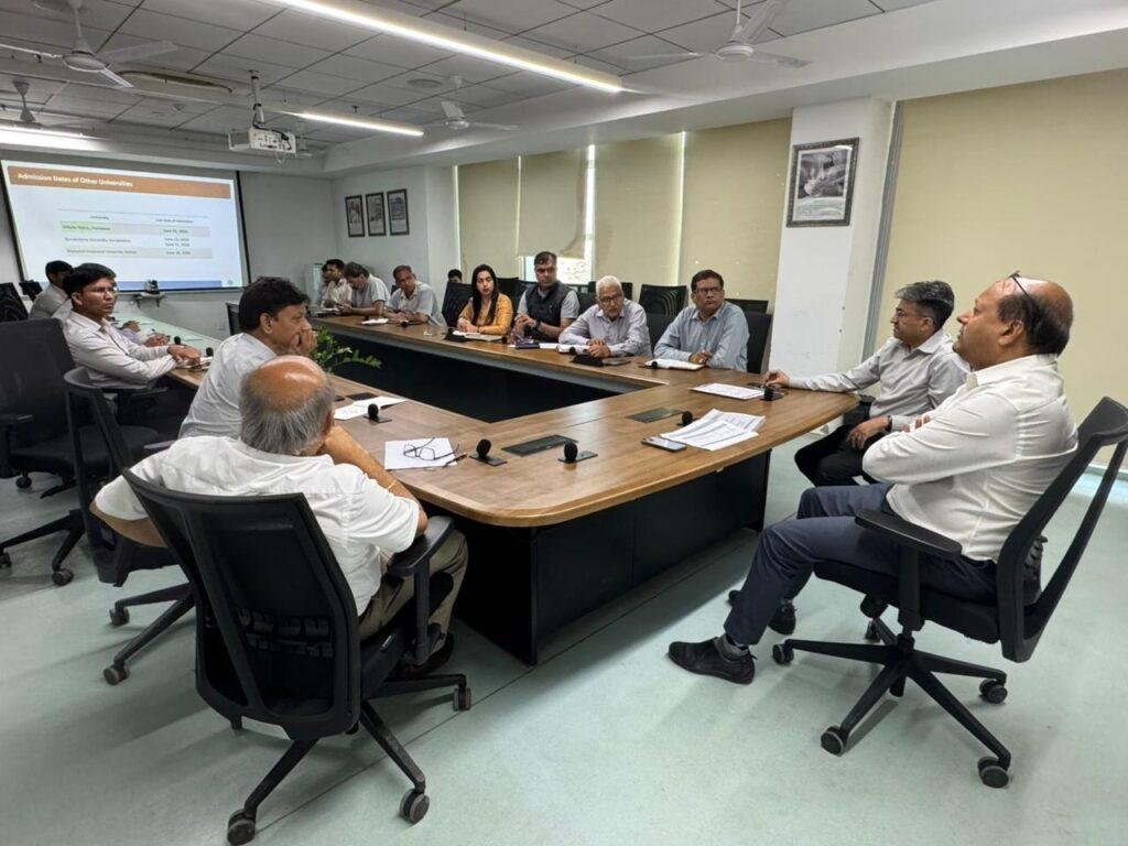 जरूरतमंद विद्यार्थियों की पढ़ाई नहीं रुकने देंगे : कुलगुरु प्रोफेसर दिनेश कुमार