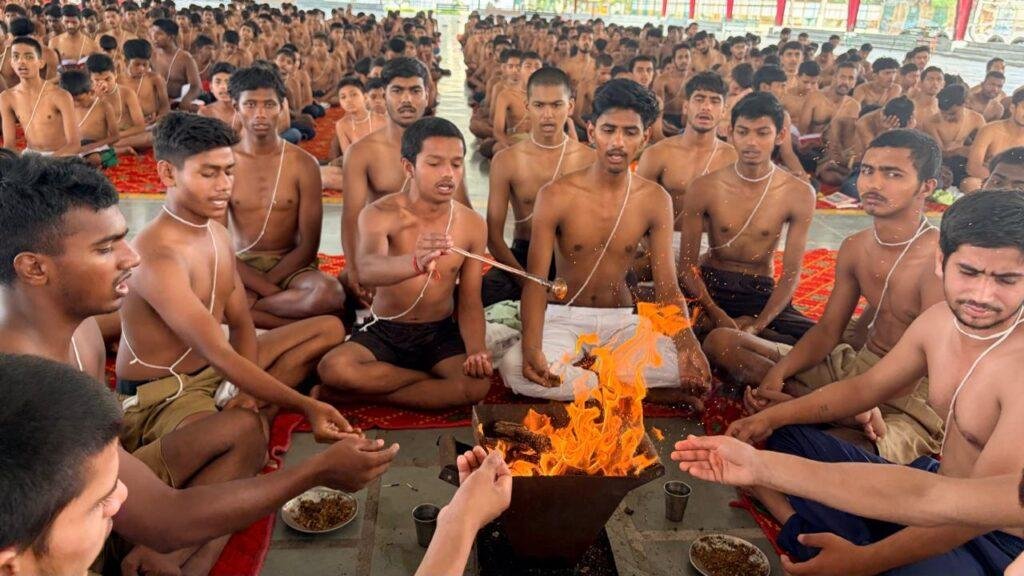 गुरुकुल कुरुक्षेत्र में गूंजा वैदिक घोष, राष्ट्रीय शिविर में 500 युवाओं ने धारण किया ‘यज्ञोपवीत’