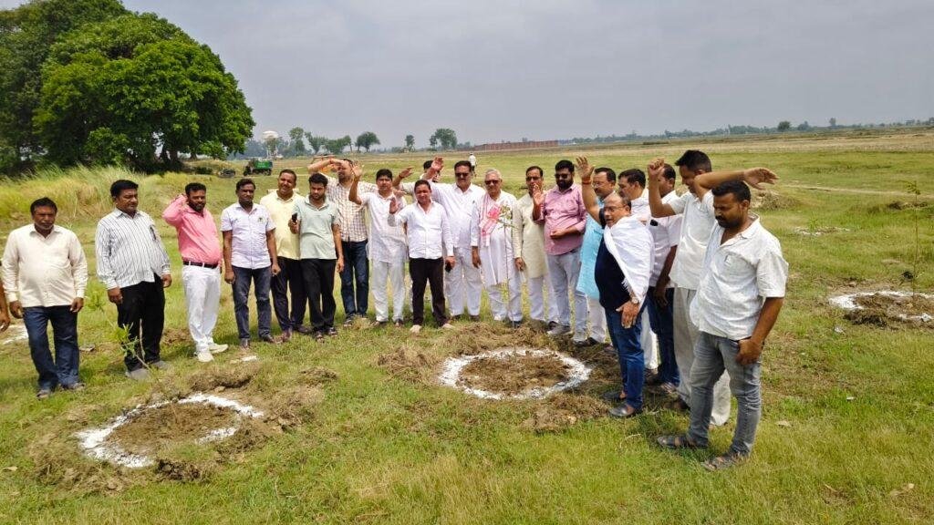 विकास और जन – कल्याण पखवाड़ा कार्यक्रम के अंतर्गत एक पेड़ मां के नाम का आयोजन