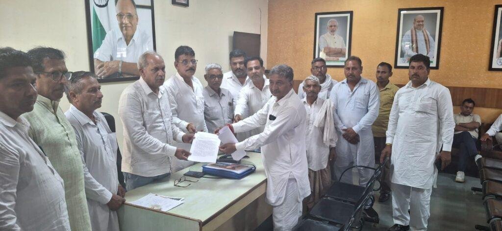 बीबीपुर कलां के ग्रामीणों ने सांसद नवीन जिंदल के नाम सौंपा ज्ञापन