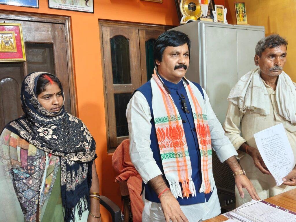नाबालिग बेटियों के साथ मारपीट का आरोप, पीड़िता ने DIG से मांगा इंसाफ, भाजपा नेता ने निष्पक्ष जांच की मांग की