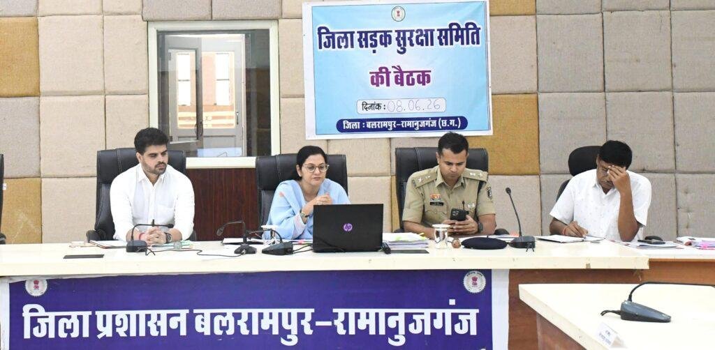 सड़क दुर्घटनाओं की रोकथाम को लेकर कलेक्टर ने दिए सख्त निर्देश
