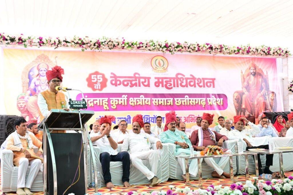 वित्त मंत्री श्री ओपी चौधरी धमतरी के ग्राम छाती में चंद्रनाहू (चंद्राकर) कुर्मी-क्षत्रिय समाज के कार्यक्रम में हुए शामिल