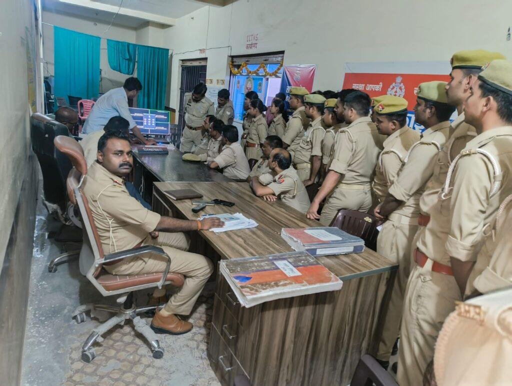 थाना तेजीबाजार में समग्र अभियान के तहत पुलिसकर्मियों को दिया गया प्रशिक्षण