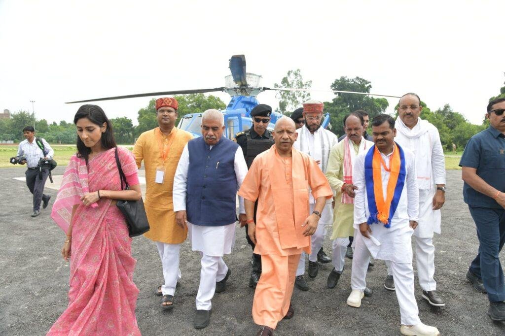 रायबरेली में मुख्यमंत्री योगी आदित्यनाथ ने उन्होंने कहा कि पहले सरकारी योजनाओं का लाभ