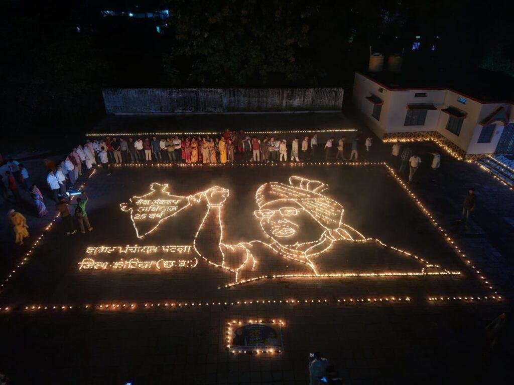 ‘सेवा संकल्प अभियान’ के तहत भव्य दीप प्रज्वलन’’11 हजार दीपों से जगमगाया पटना, दीपों से उकेरा भारत का मानचित्र और प्रधानमंत्री श्री नरेंद्र मोदी का चित्र’