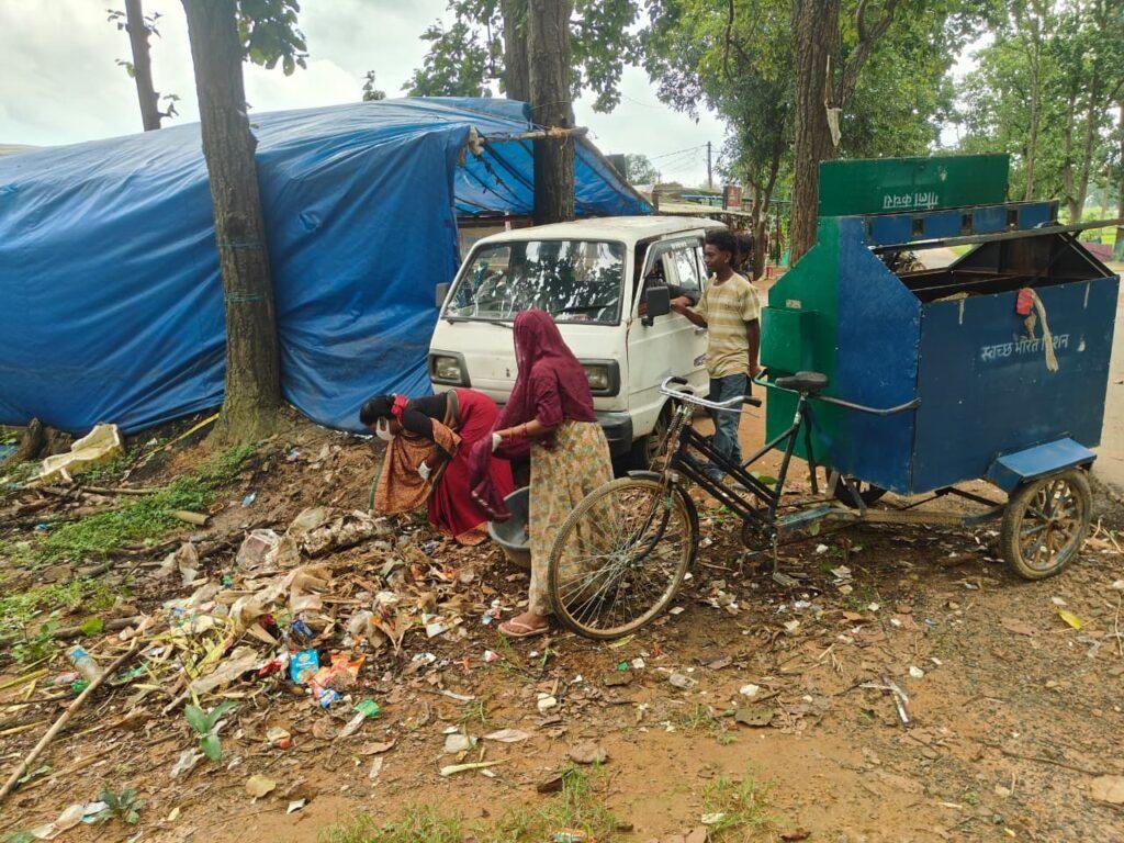 ग्राम पंचायत बोड़ार में श्रीमती पूनम और जयकुंवर ने सम्हाल रखी है स्वच्छता की कमान