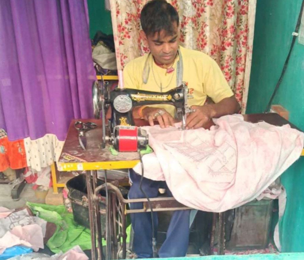 मुख्यमंत्री कौशल विकास योजना से प्रशिक्षण लेकर दिव्यांग रमेश बने आत्मनिर्भर