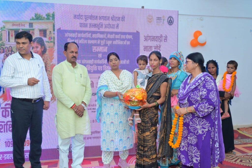 पोषण, शिक्षा एवं महिला सशक्तिकरण के क्षेत्र में उत्कृष्ट कार्य करने वाली आंगनबाड़ी कार्यकत्रियों एवं सहायिकाओं का हुआ सम्मान