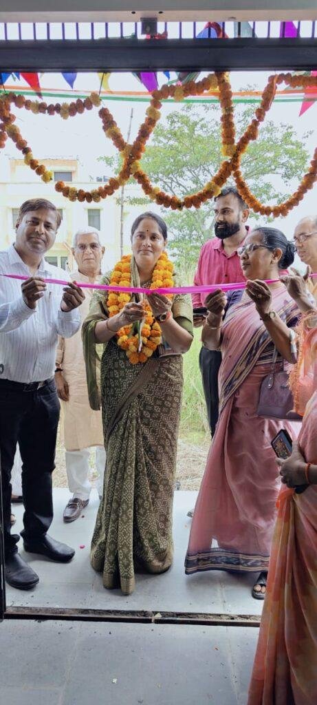 जीयनपुर सीएचसी परिसर में पब्लिक हेल्थ यूनिट का उद्घाटन