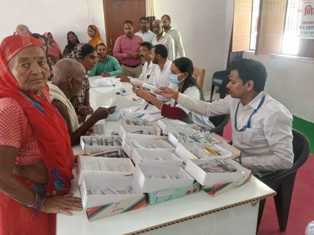 आजमगढ़ : जनसेवा भाव से किया गया कार्य ही सबसे बड़ा धर्म : डॉ. अमित सिंह
