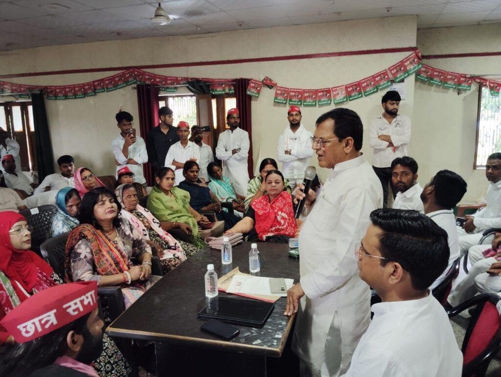 आजमगढ़ में सपा यूथ ब्रिगेड की मासिक बैठक संपन्न, नवनियुक्त पदाधिकारियों का हुआ सम्मान