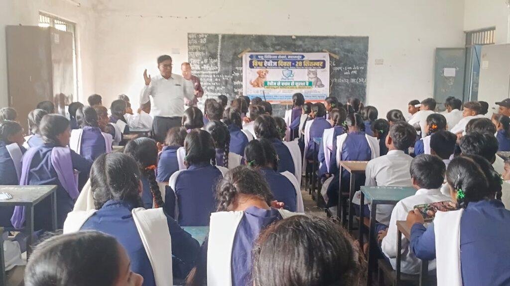 निःशुल्क रेबीज टीकाकरण शिविर में 27 पशुपालकों ने कराया पशुओं का टीकाकरण