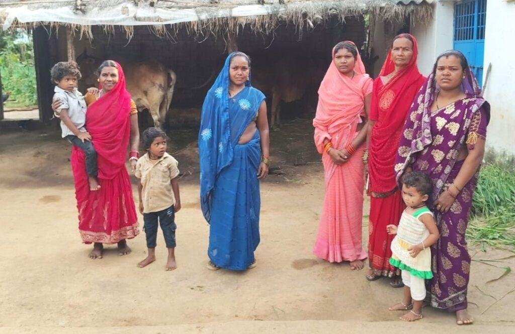 जोरातराई की 17 आदिवासी महिलाओं ने डेयरी व्यवसाय से लिखी आत्मनिर्भरता की नई कहानी